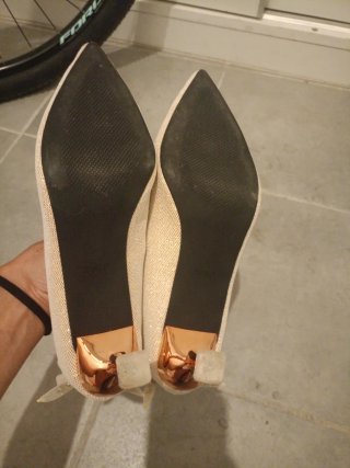 Zapatos tacón medio dorados talla 39