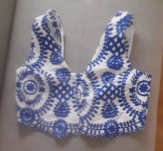 Blusa bordada azul y blanco