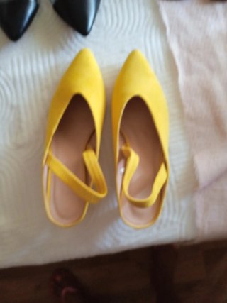 Zapatos elegantes amarillos