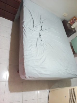 Cama con colchón y somier