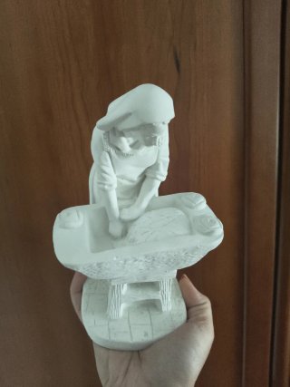 Figura de escayola mujer lavando