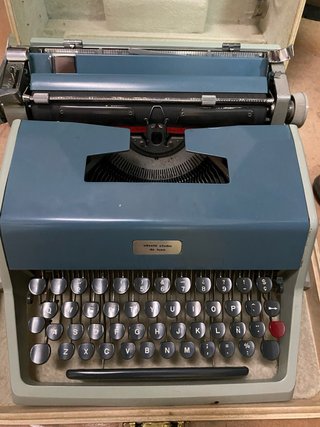 Máquina de escribir Olivetti Studio de Luxe