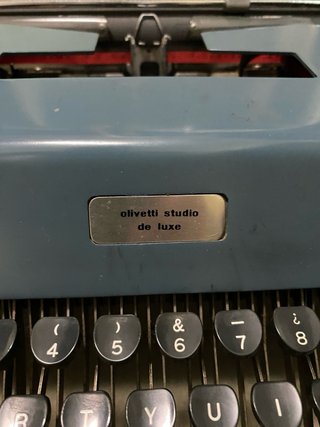 Máquina de escribir Olivetti Studio de Luxe