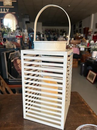 Farol decorativo metálico con vela LED