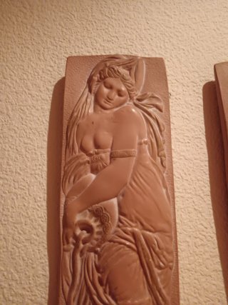 Decoración pared cerámica figuras