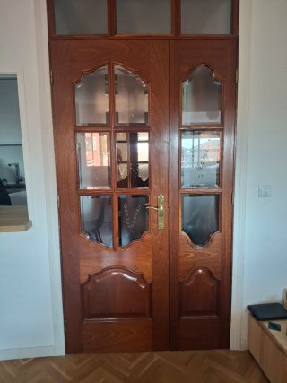 Puertas de madera maciza con cristal