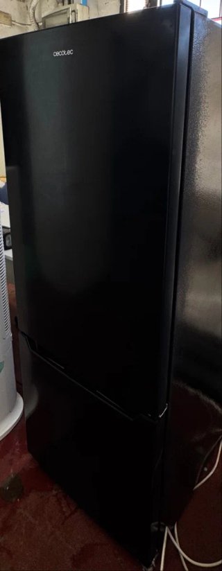 Nevera Cecotec Negra