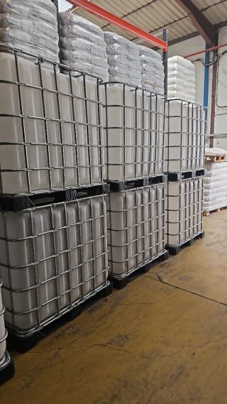 Depósito 1000L IBC con grifo.