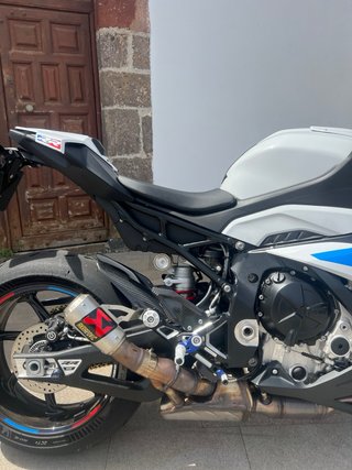 BMW S1000RR Sportbike Blanca y Azul