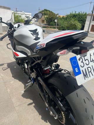 BMW S1000RR Sportbike Blanca y Azul