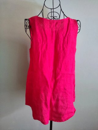 Top in lino rosso con bottoni