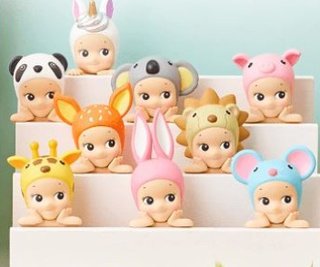Sonny Angels con adhesivo