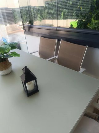 Mesa y sillas de jardín