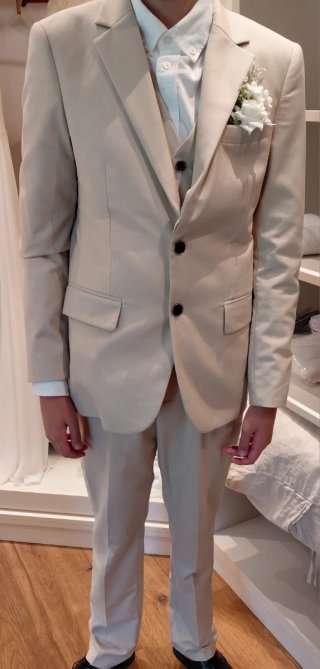 Traje de vestir beige ideal bodas