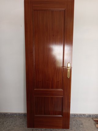 Puerta de madera interior