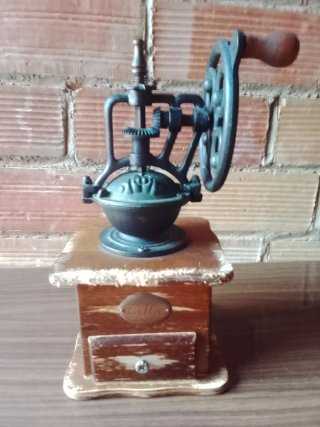 Molinillo de café vintage madera y metal