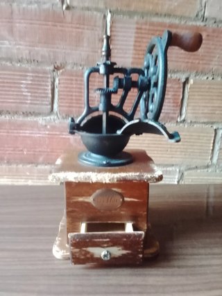 Molinillo de café vintage madera y metal