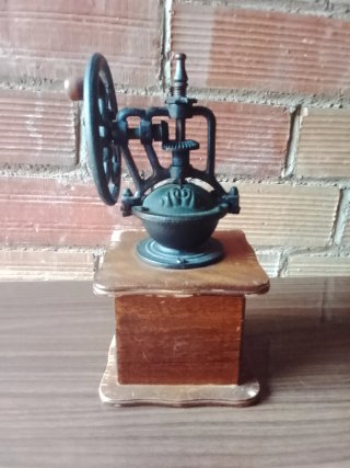 Molinillo de café vintage madera y metal