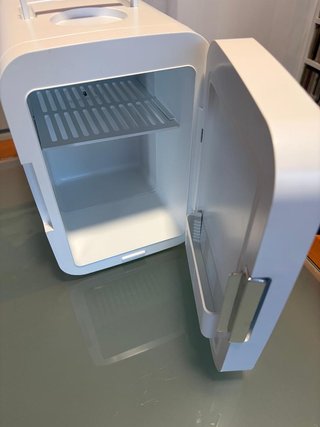 MINI NEVERA BLANCA COCHE/CASA CON ESPEJO SEMINUEVA