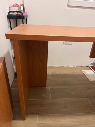 Escritorio y cajonera madera