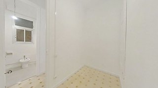 Piso en venta en La Font de la Guatlla en Barcelona