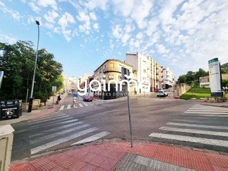 Local comercial en venta en Hospital en Jaén
