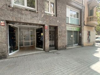 Local comercial en venta en La Sagrada Família en Barcelona