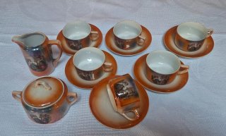 Juego de café vintage con escena pintada