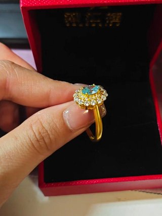 Anillo oro con piedra azul y diamantes