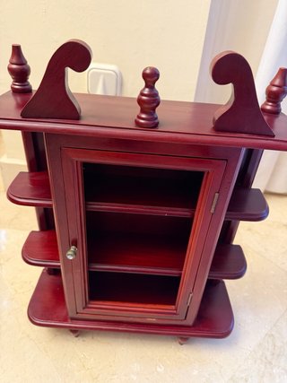Gabinete Expositor Caoba con Puerta de Cristal