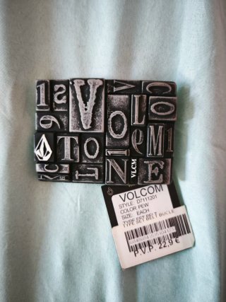Hebilla Volcom estilo vintage