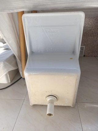 Pilón o lavadero blanco