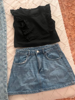 Conjunto Top Negro y Falda Vaquera