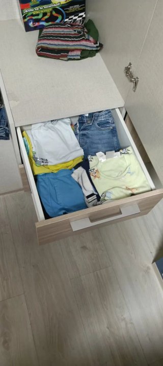 Armario beige y azul