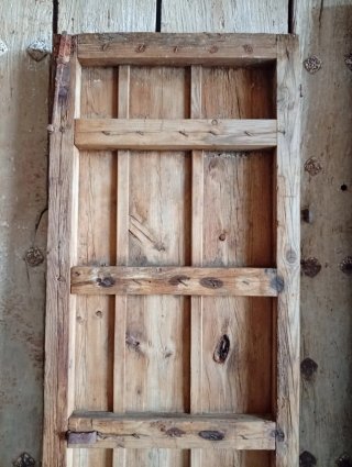 Puerta Antigua Madera Maciza con Clavos