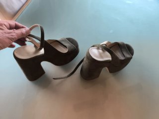 Zapatos verde oliva con plataforma