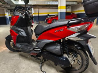 Moto Sym Jet 14 Scooter Roja y Negra