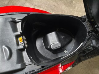 Moto Sym Jet 14 Scooter Roja y Negra