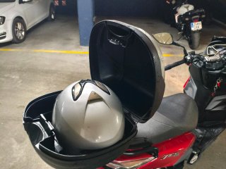 Moto Sym Jet 14 Scooter Roja y Negra