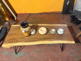 Mesa de teca diseño madera y metal