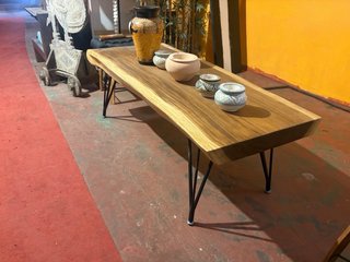 Mesa de teca diseño madera y metal