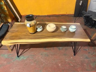 Mesa de teca diseño madera y metal