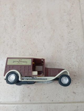 Coche de juguete antiguo