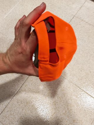 Gorra naranja de caza