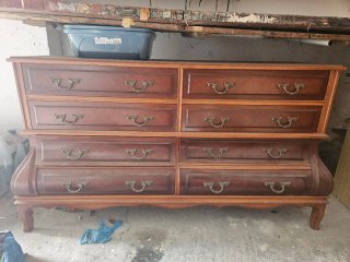 Cómoda de madera con 8 cajones