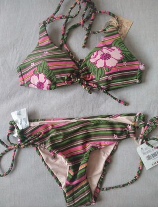 Bikini Pull and Bear Flores Rayas