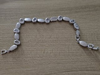 Pulsera Riviere Plateada con Cristales Ovalados