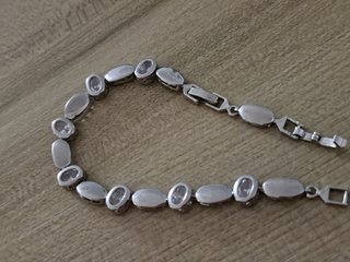 Pulsera Riviere Plateada con Cristales Ovalados