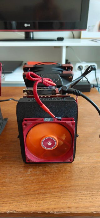 NerdQaxe++ minero de Bitcoin, DigiByte, BCH etc