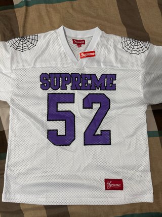 Camiseta Supreme 52 Blanca y Morada
